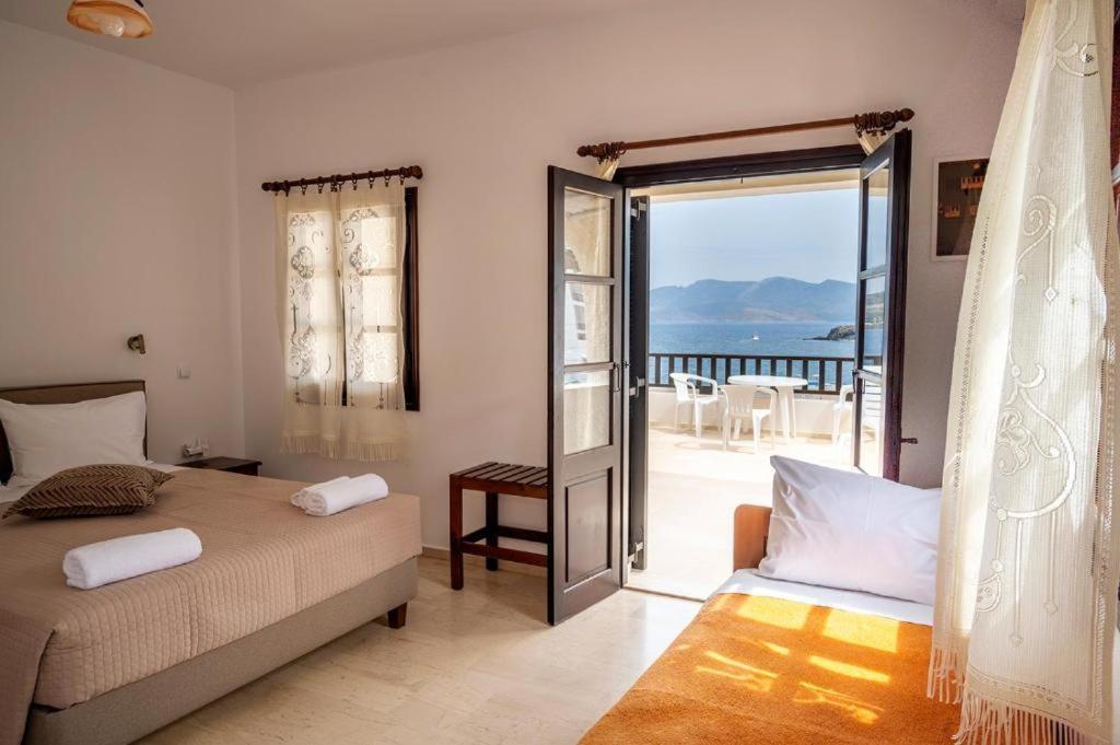 Pelagos Seafront Accommodation - George Myrties Exterior photo