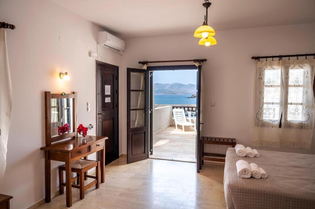 Pelagos Seafront Accommodation - George Myrties Exterior photo