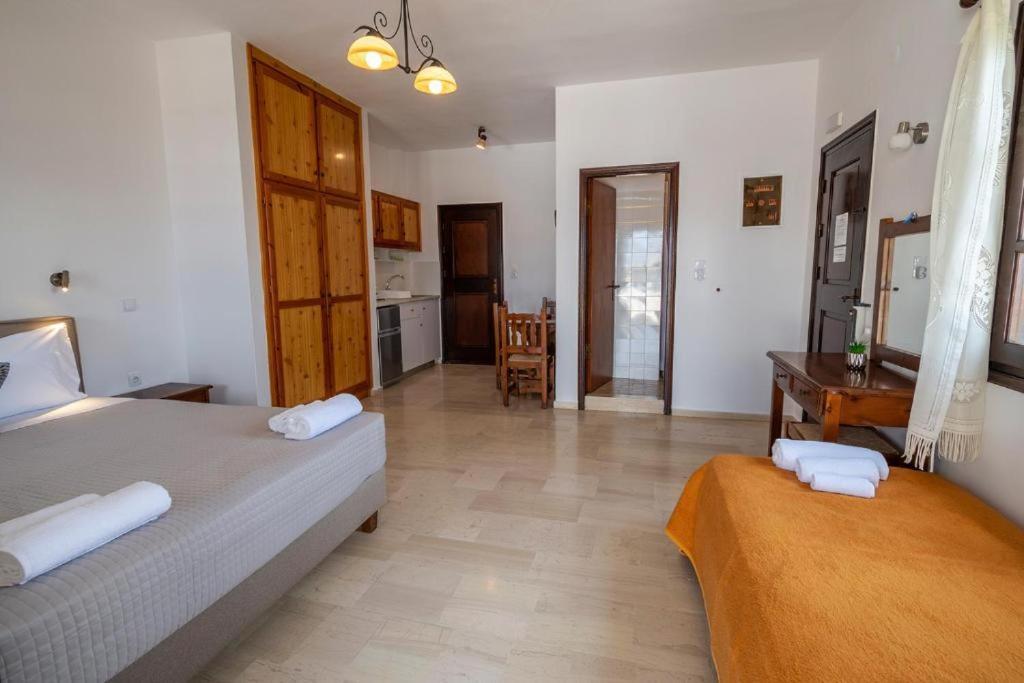 Pelagos Seafront Accommodation - George Myrties Exterior photo