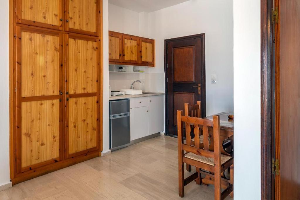 Pelagos Seafront Accommodation - George Myrties Exterior photo