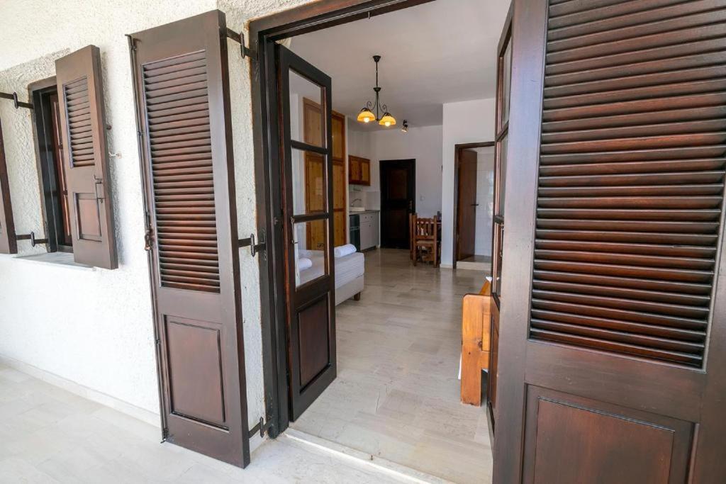 Pelagos Seafront Accommodation - George Myrties Exterior photo