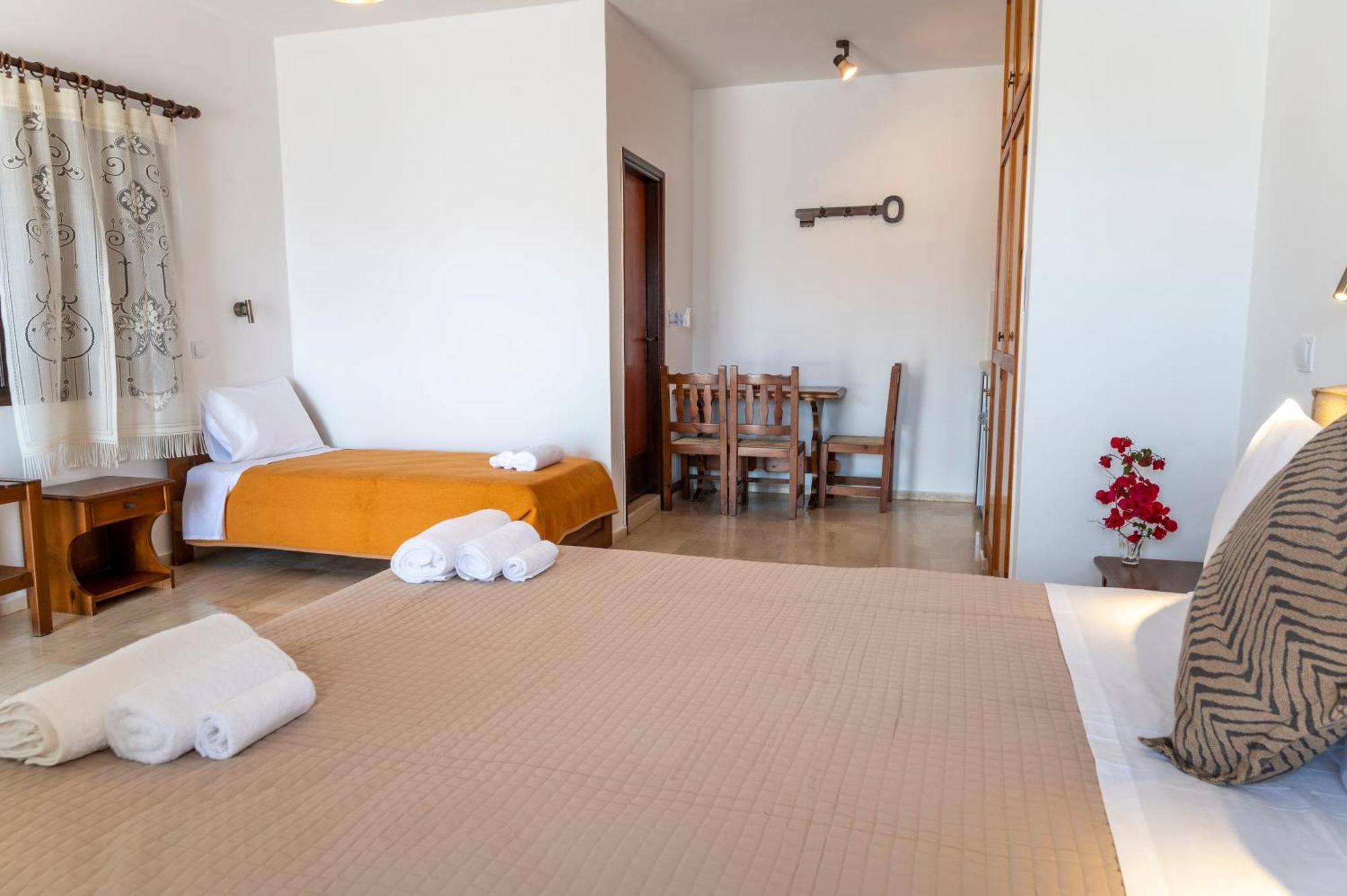 Pelagos Seafront Accommodation - George Myrties Exterior photo